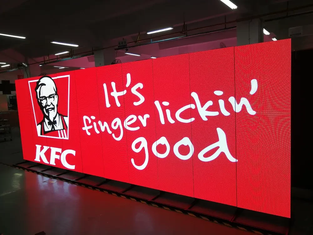 Affiche LED publicitaire pour KFC par Remotec